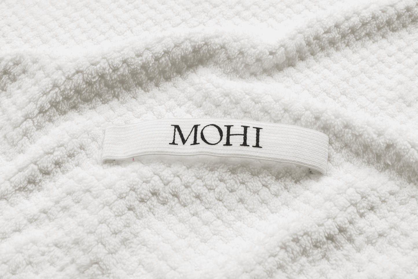 
                  
                    MOHI Microfiber Hair Towel White - Sneldrogende witte haarhanddoek bij DAMICE Losser
                  
                